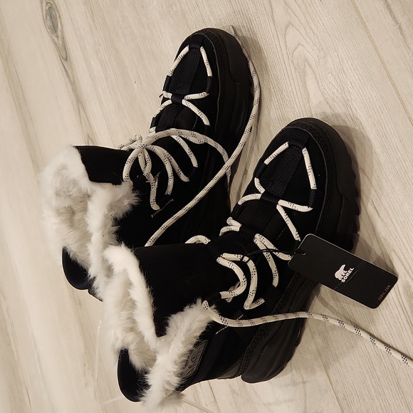 SOREL Ona Rmx Glacy Faux Fur Waterproof bootie in black size US 6.5 - Picture 12 of 17
